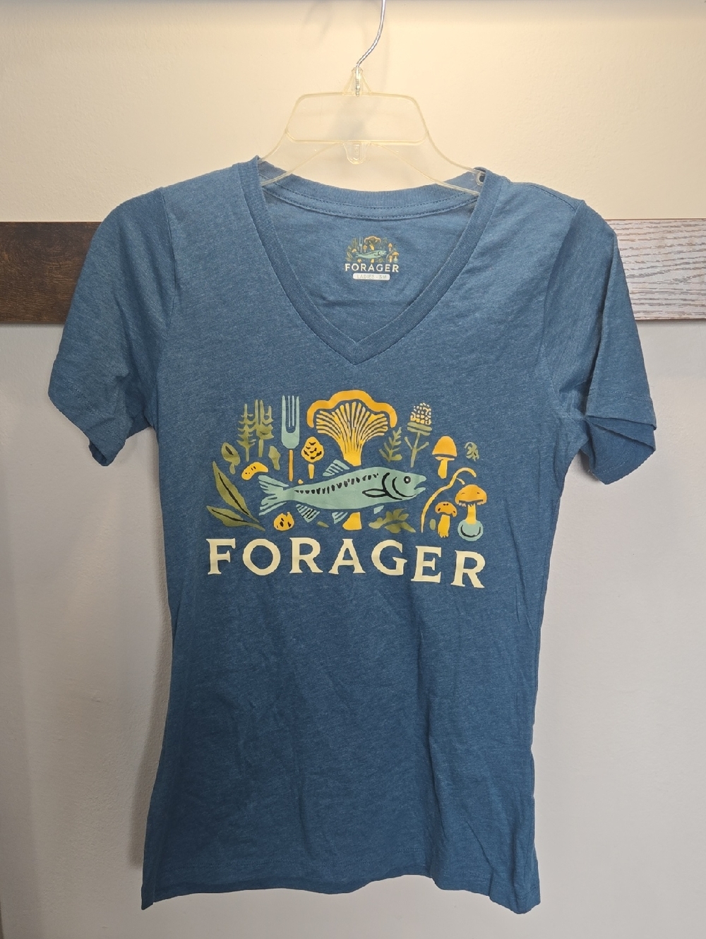 Fish Forager Blue Short Sleeve V-Neck Tee Outdoors Nature